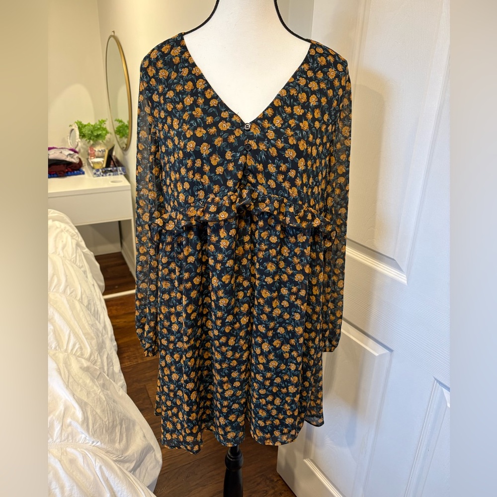 🌷Pull & Bear Floral Long-sleeve Mini Dress Size Large 3/$30